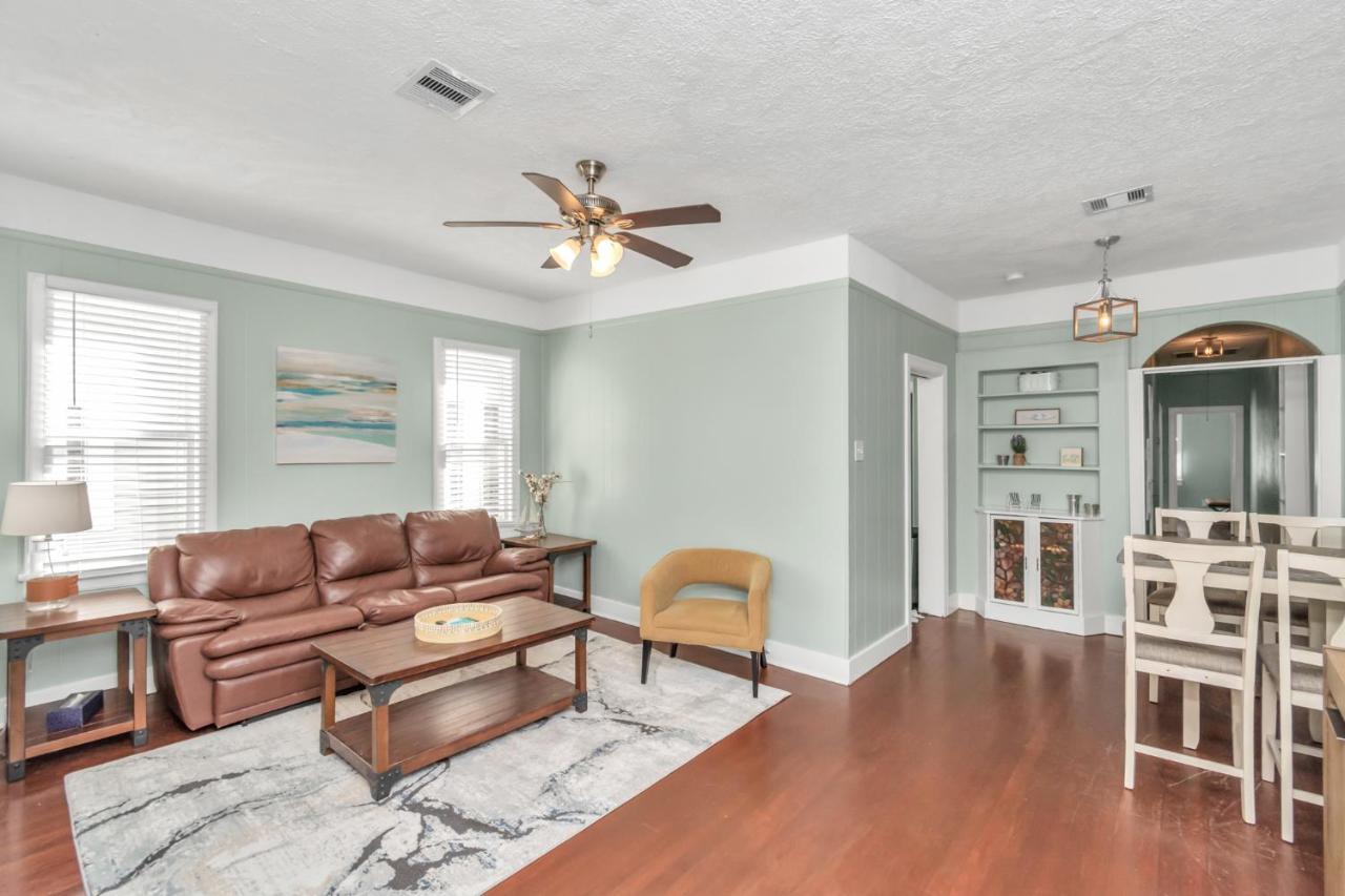 Cozy Historic Galveston House-8 Min Walk To Beach! Exterior photo