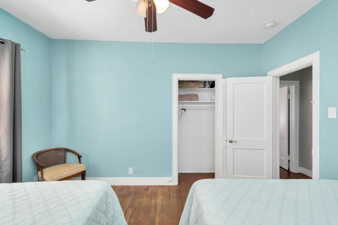 Cozy Historic Galveston House-8 Min Walk To Beach! Exterior photo