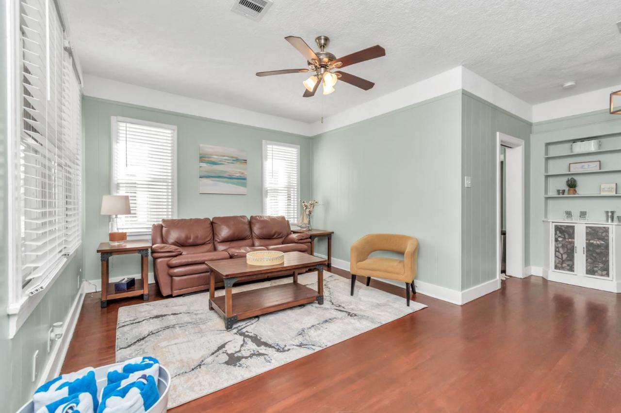 Cozy Historic Galveston House-8 Min Walk To Beach! Exterior photo