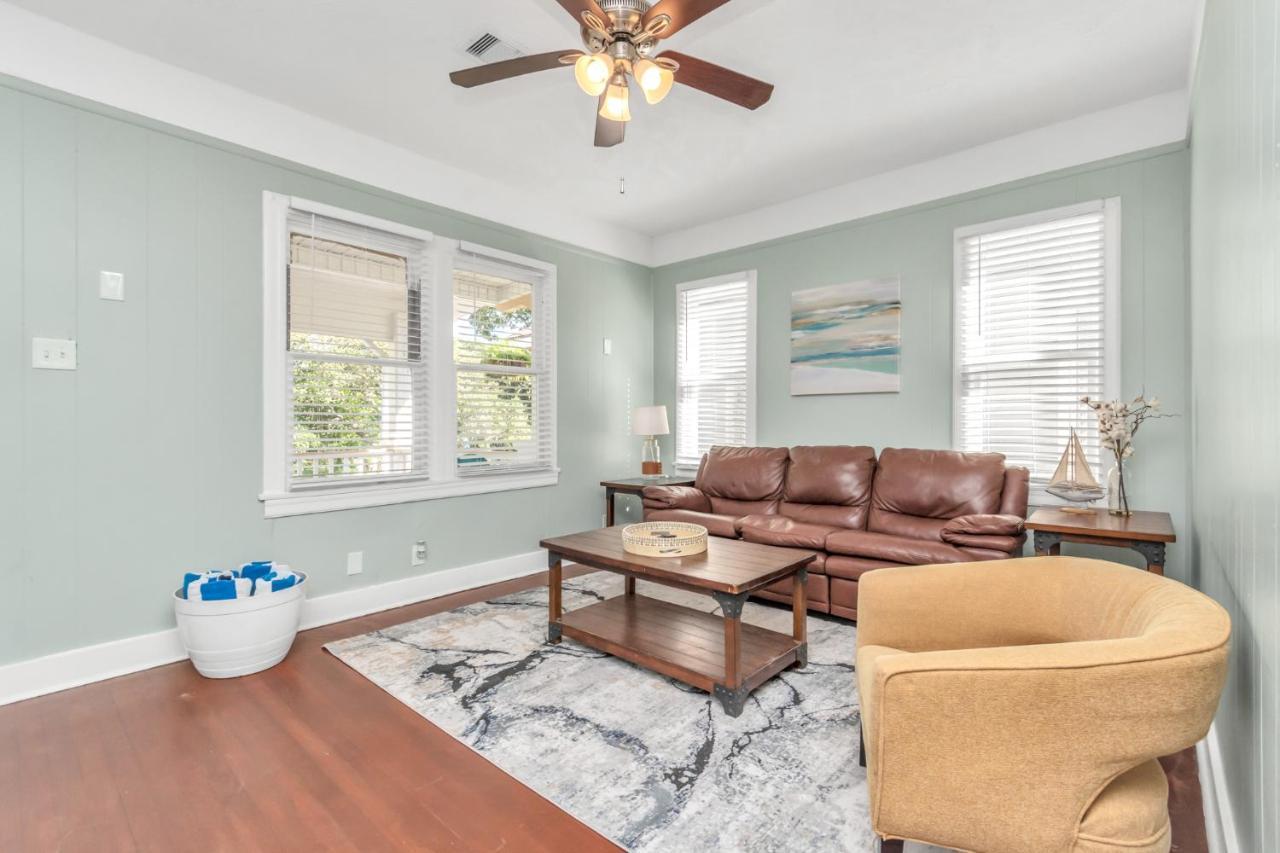 Cozy Historic Galveston House-8 Min Walk To Beach! Exterior photo